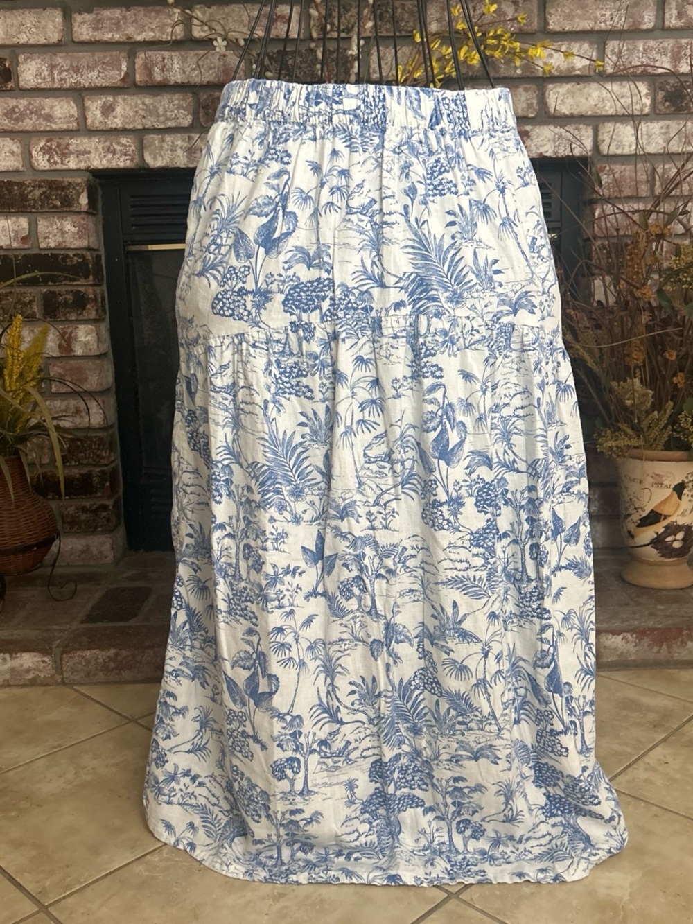 Nicole Miller Women’s Blue/White Floral Long Skirt Sz L - Picture 3 of 6